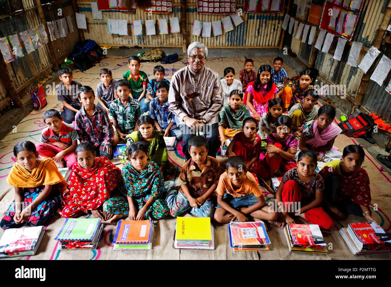 Bangladesh, Dhaka, posing among his students, Fazle Hasan Abed, the founder of the NGO BRAC which has over 100,000 employees, mostly women Stock Photo