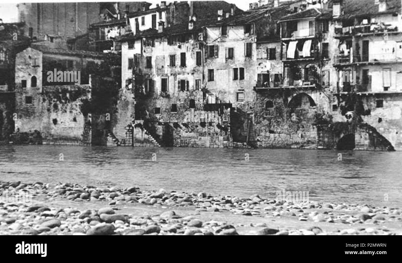 Italiano: Costruzione dei muraglioni sull'Adige a Verona . Unknown 91  VeronaCostruzioneMuraglioni Stock Photo - Alamy