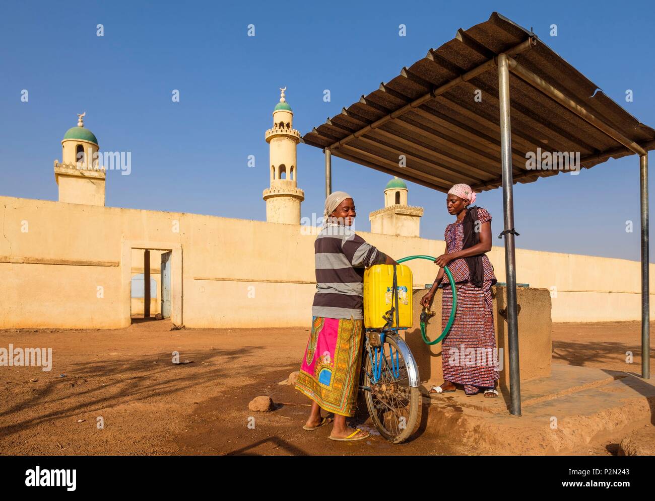 Burkina Faso, Boulkiemdé province, Koudougou, fetching water in front of a mosque in the southern district Stock Photo