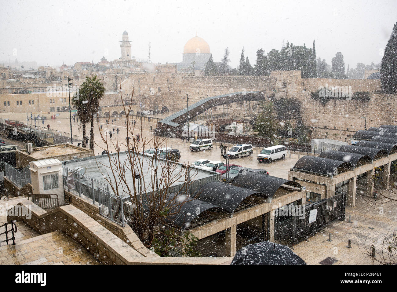 Temple mountain in Jerusalem, Dome of the rock at snow Stock Photo - Alamy