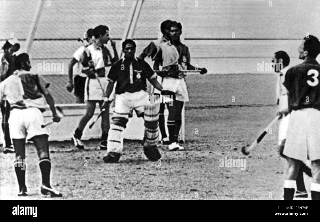 . Rome, Olympic Velodrome. The final for the men's field hockey tournament at the 17th Olympic games in Rome; contestants were the national field hockey teams of Pakistan and India. Pakistan eventually went on winning 1-0 and conquered the gold medal. 9 September 1960. © Rome 1960 by the Organizing Committee of the Games of the XVII Olympiad 67 Pakistan - India Hockey Olimpiadi 1960 Stock Photo