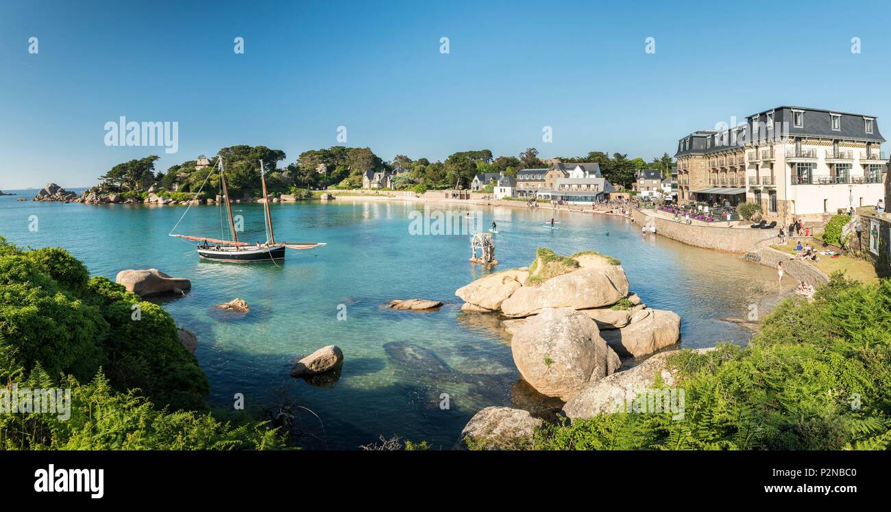 France, Cotes d'Armor, Perros Guirec, an old rig in the bay of St-Guirec at  Ploumanac'h on the Pink Granite Coast Stock Photo - Alamy