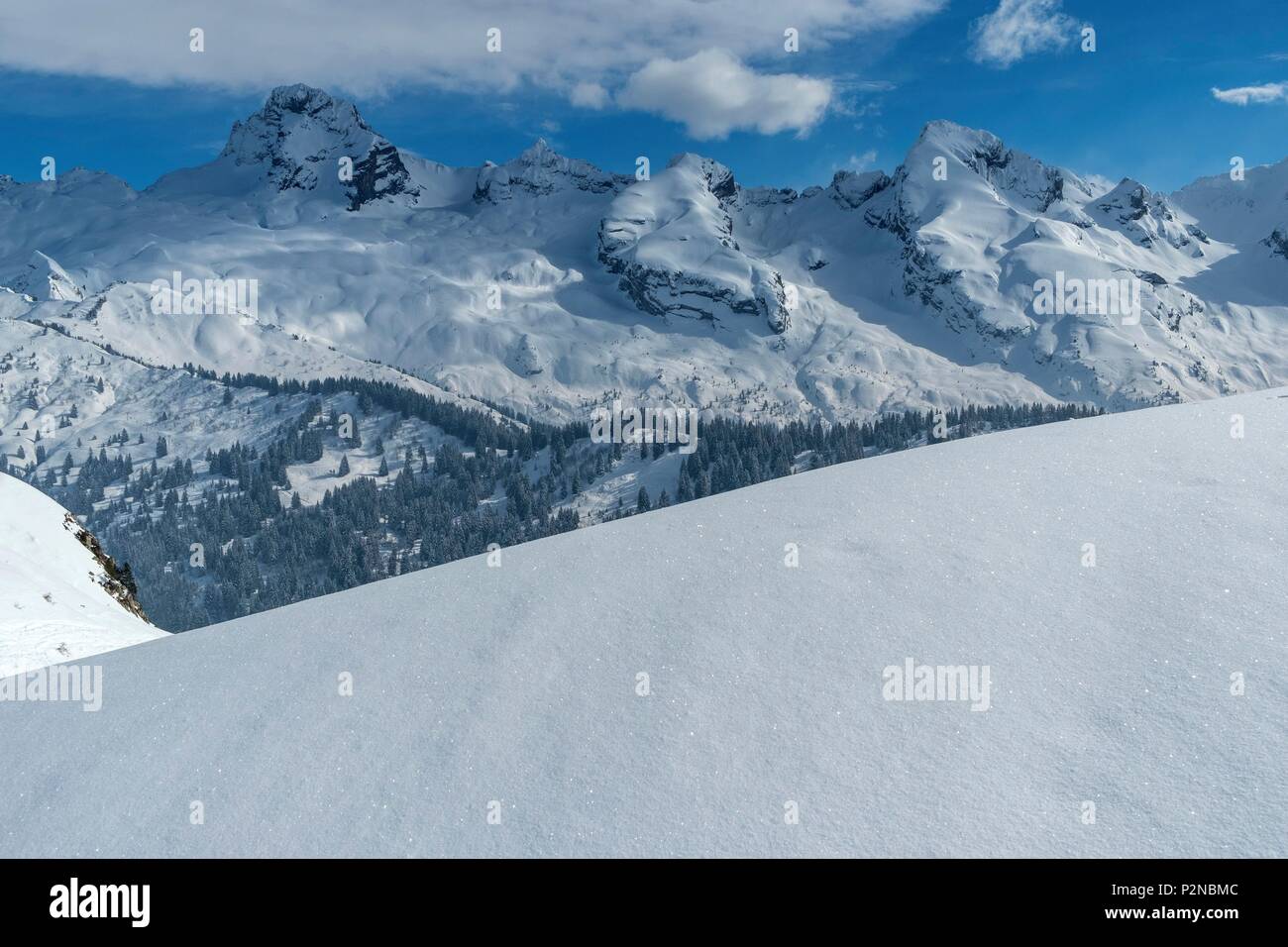 France, Haute Savoie, Le Grand Bornand, Chinaillon, la Chaine des Aravis seen from the peaks of the slopes at Tête des Annes (1869m) Stock Photo