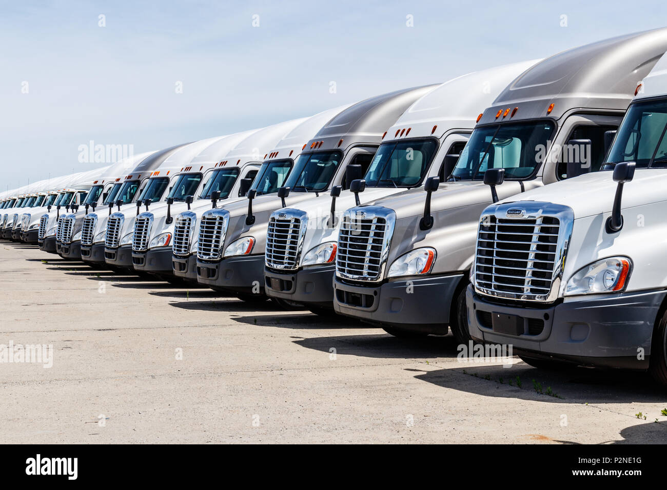 Tandem Axle Trailer Stock Photos & Tandem Axle Trailer ...