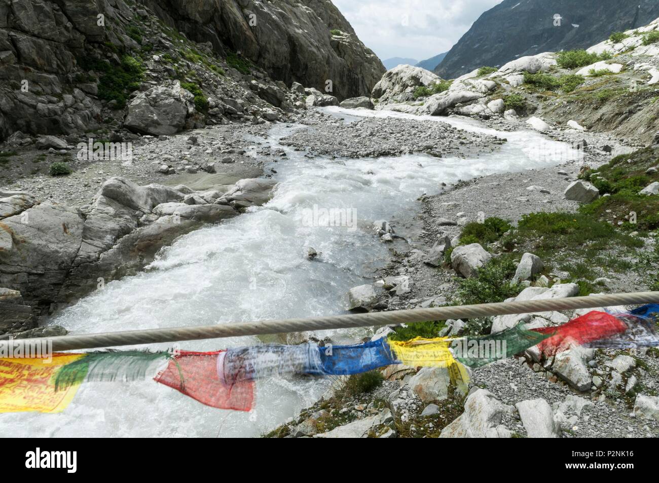 France, Hautes Alpes, Gyr river cfrom Glacier Blanc and view from bridgefoot on trail after Pre of Mme Carle Stock Photo