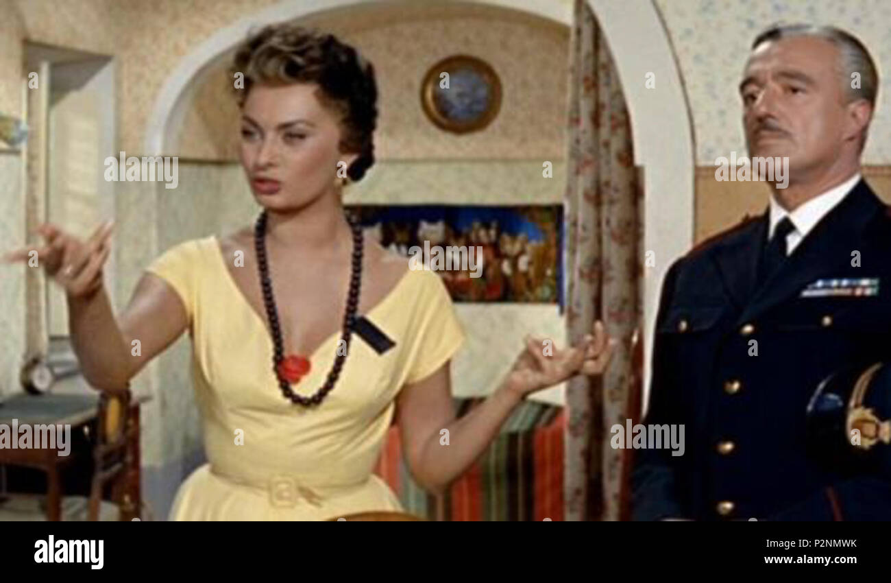 . Italiano: Sofia Loren e Vittorio De Sica nel film 'Pane amore e...' di Dino Risi del 1955 . IlSistemone 81 Scenapaneamoreloren4 Stock Photo