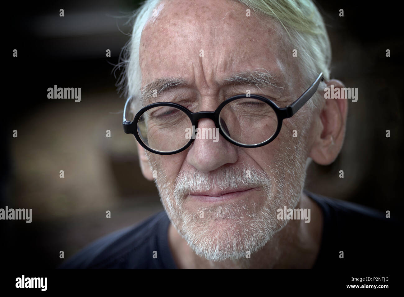 Bearded man wearing glasses hi-res stock photography and images - Alamy