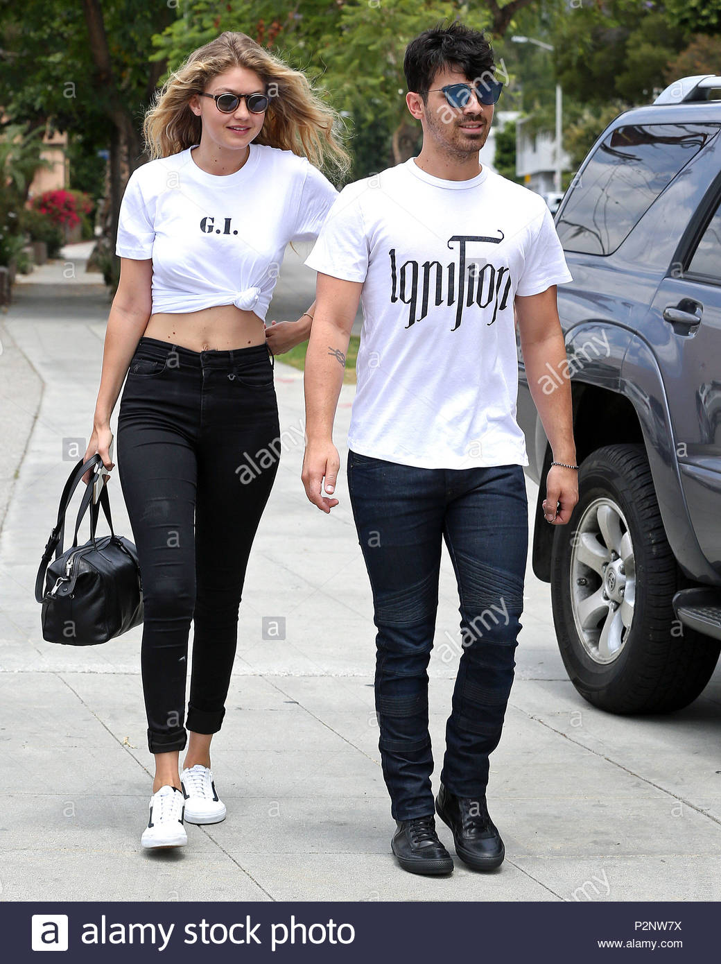 white t shirt matching jeans