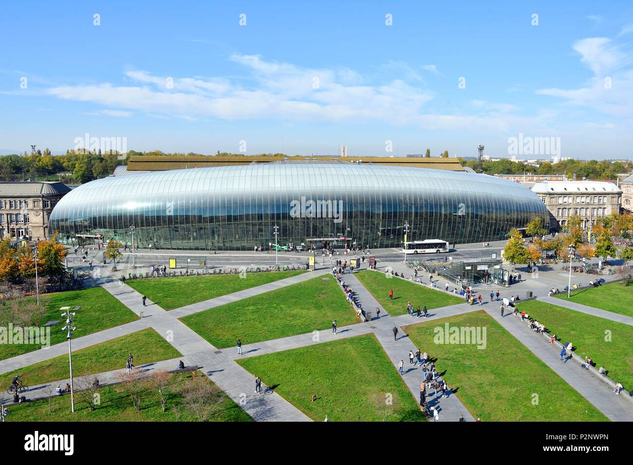France, Bas Rhin, Strasbourg, place de la Gare, glass roof of the railway  station by the architect Jean Marie Duthilleul of the architecture firm  Arep Stock Photo - Alamy