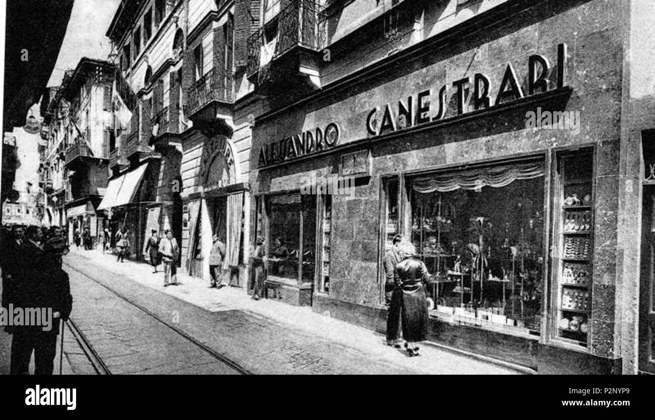 . Italiano: Via Cappello a Verona, in una foto della prima metà del XX secolo . The first half of the twentieth century. Unknown 91 ViaCappelloVeronaOld Stock Photo