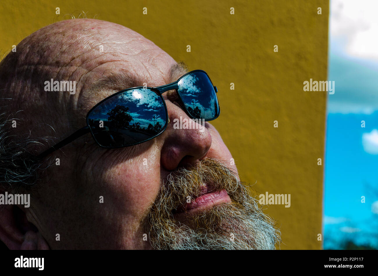 Smiling old man sunglasses beard hires stock photography and images