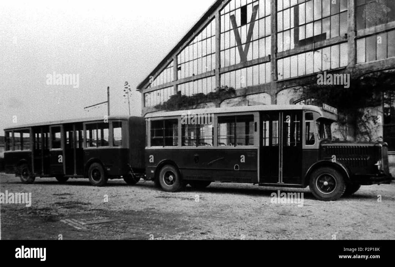 . Italiano: Autobus ATAC di tipo sperimentale degli anni '30 . 8 August 2013, 10:03:30. atac 9 Autobus atac articolato Stock Photo