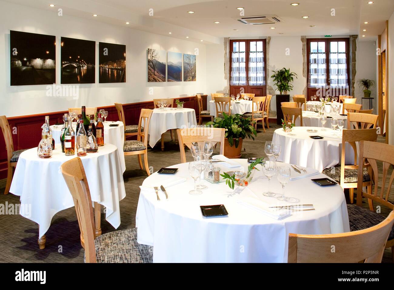 France, Pyrenees Atlantiques, Bask country, Bayonne, restaurant of the  Cheval Blanc inn, owned by Jean-Claude Tellechéa, has owned a Michelin star  for over twenty years Stock Photo - Alamy