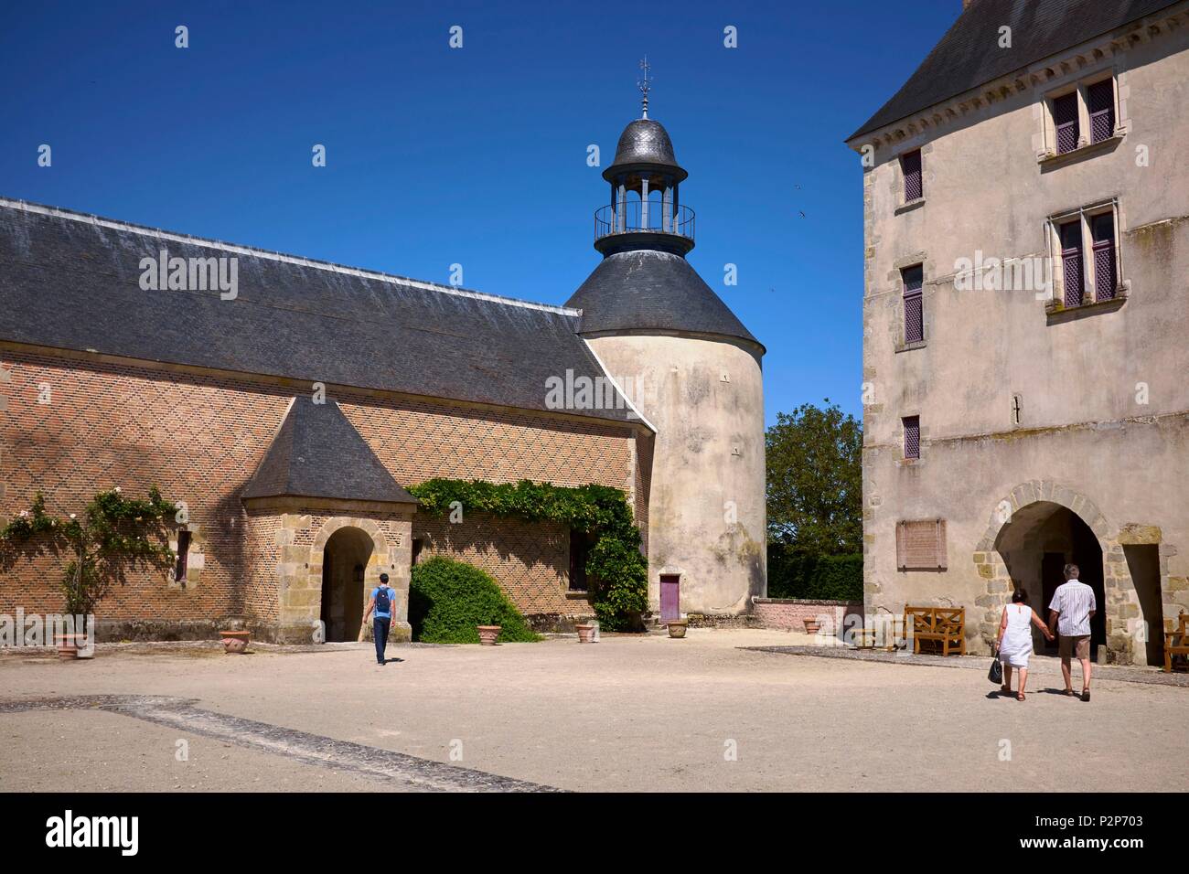 France, Loiret, Chilleurs aux Bois, Inner courtyard of Chamerolles castle, Mandatory mention : Chateau de Chamerolles, property of Loiret department Stock Photo
