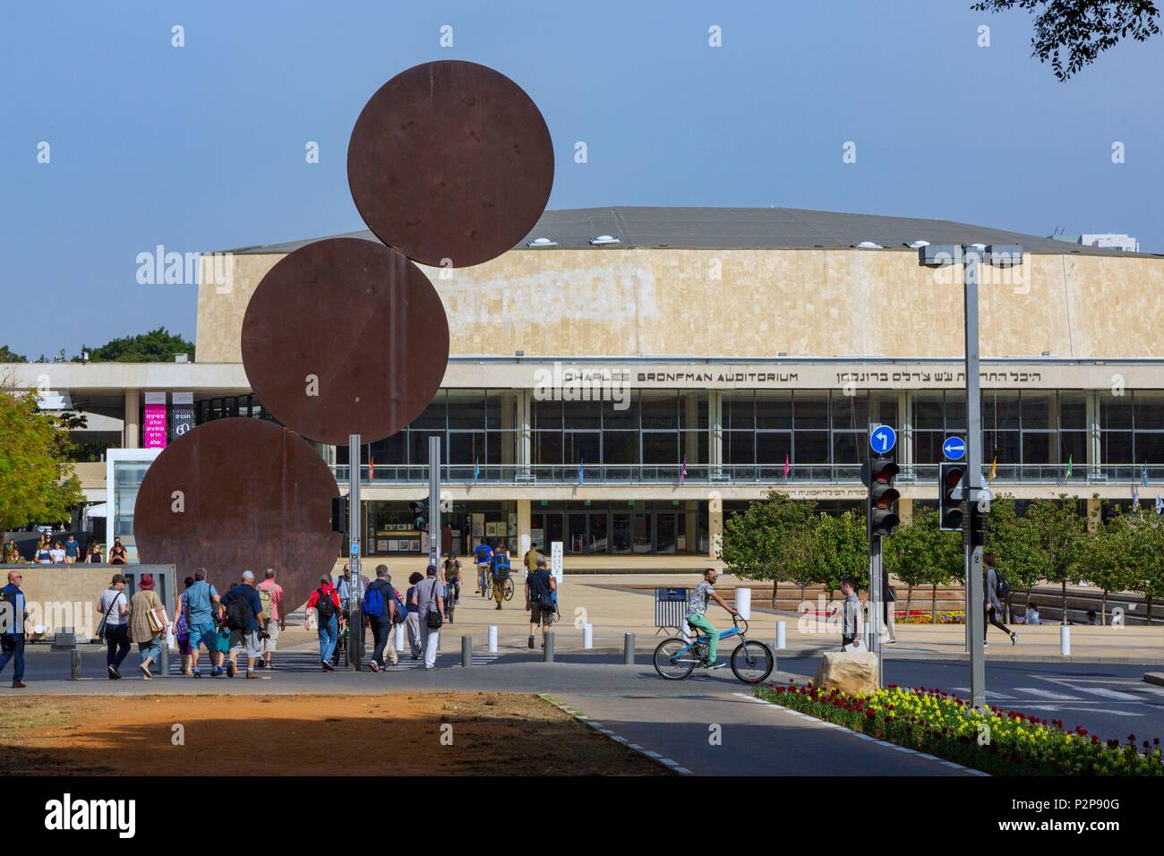 Israel, Tel Aviv-Jaffa, the city center, Habima Square, the cultural center Charles Bronfman Auditorium, sculpture Uprise by Menashe Kadishman Stock Photo