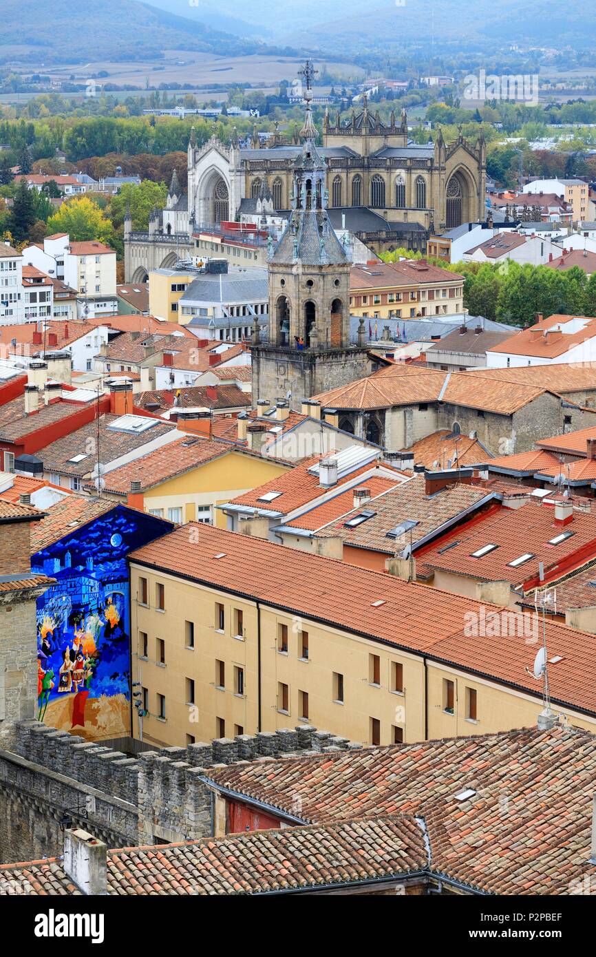 Spain, Basque Country, Alava, Vitoria Gasteiz, Old Town, Santa Maria Cathedral from Escoriaza Esquivel Palace (XVIth), Maria Sortzez Garbiaren Cathedral in the background Stock Photo