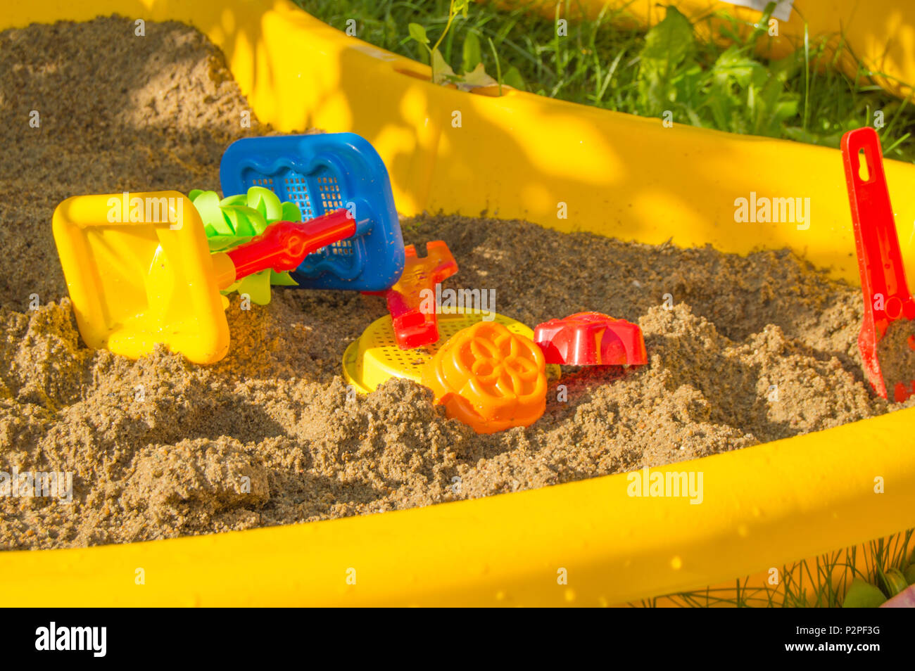 childrens plastic sandpit