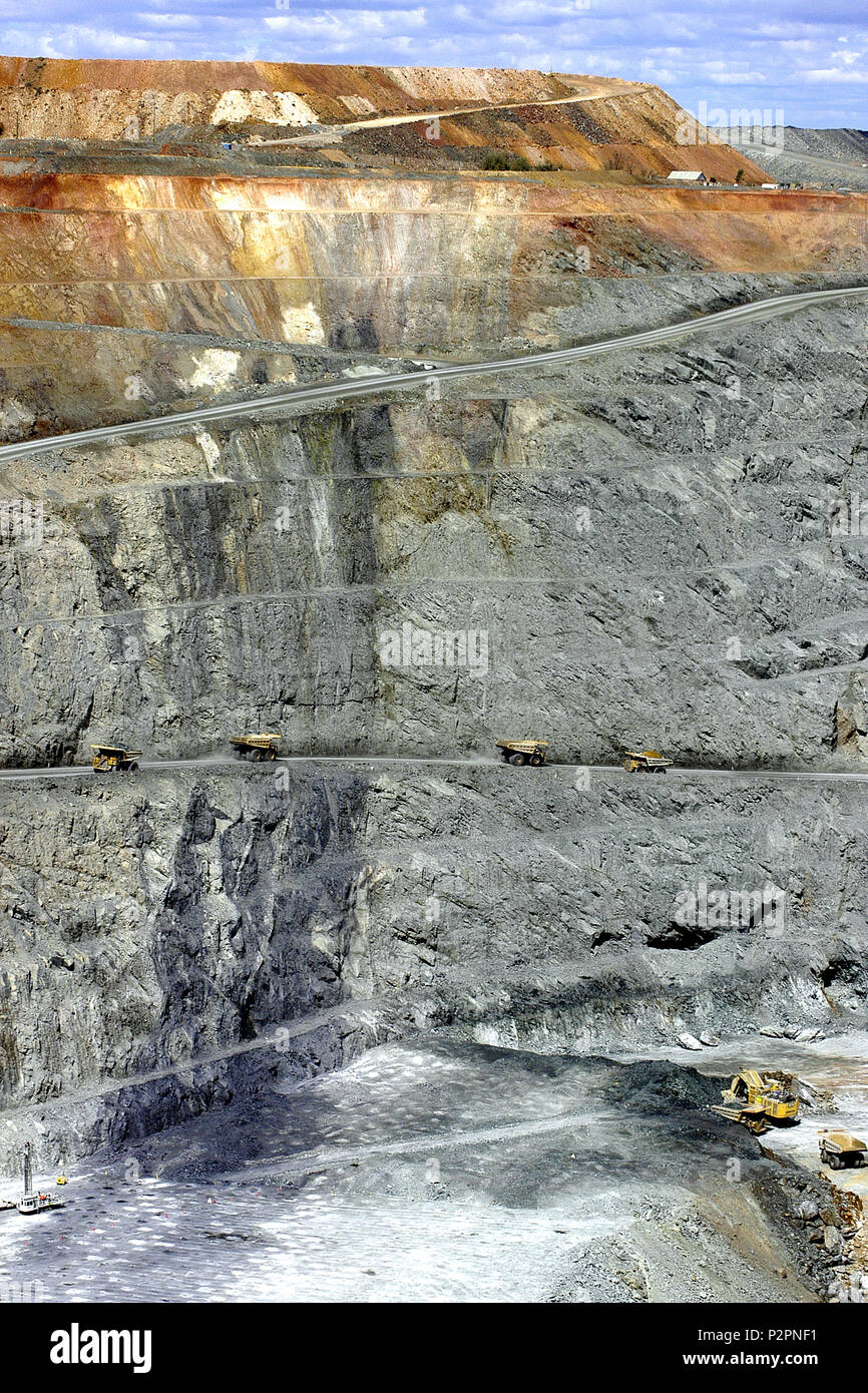 Open cut mining gold mine Kalgoorlie, Western Australia. The Fimiston Pit, known as the Super Pit, was Australia's largest open cut gold mine. Stock Photo