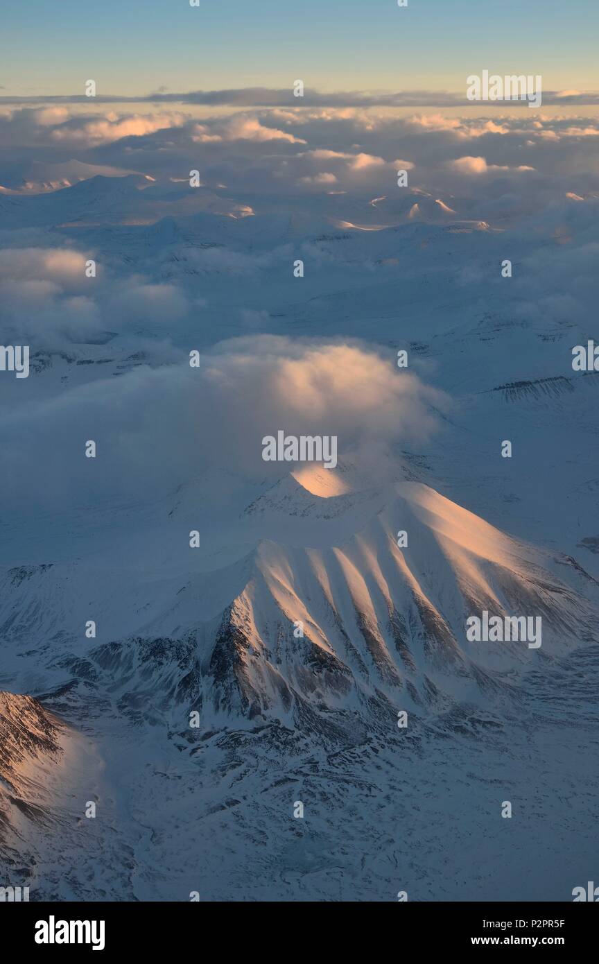 Norway, Svalbard, Spitzbergen, Longyearbyen, mountains of the southern region glacial landscape in the Sør-Spitsbergen National Park (aerial view) Stock Photo