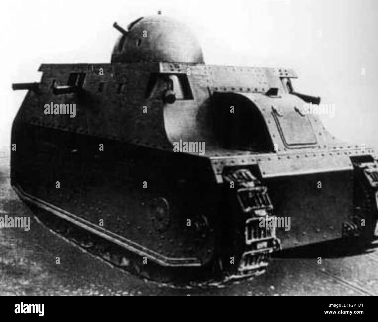. English: 3/4 front view of the Fiat 2000 Italian heavy tank, built just after the end of WWI in 2 specimens, both untraceable after 1936. most likely late 1910s-early 1920s. The original uploader was Riottoso at Italian . 85 Tank Fiat 2000 Stock Photo