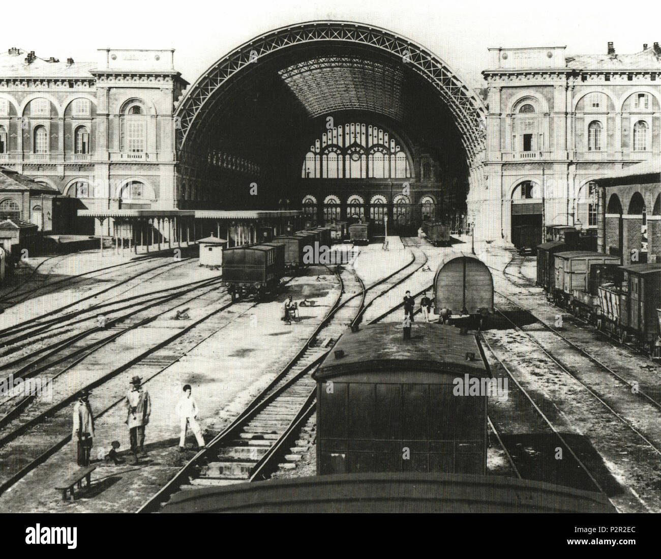 Italiano: Stazione di Torino Porta Nuova, 1884 . 5 January 2015, 19:30:33.  Unknown 87 Torino Porta Nuova 1884 Stock Photo - Alamy