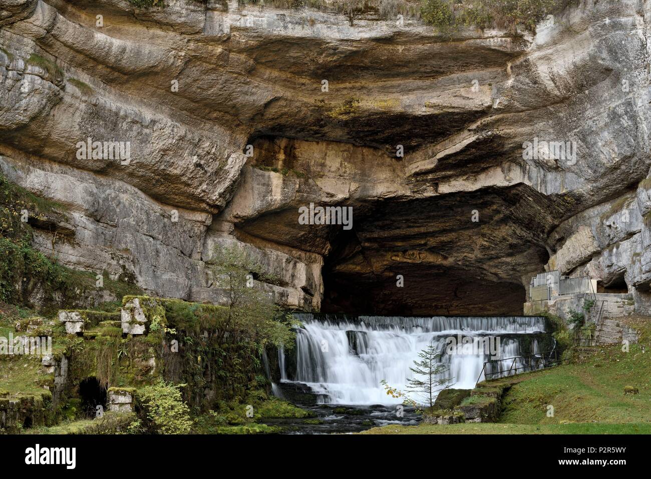 France, Doubs, Ouhans, cliff, source of the Loue, resurgence of the Doubs Stock Photo