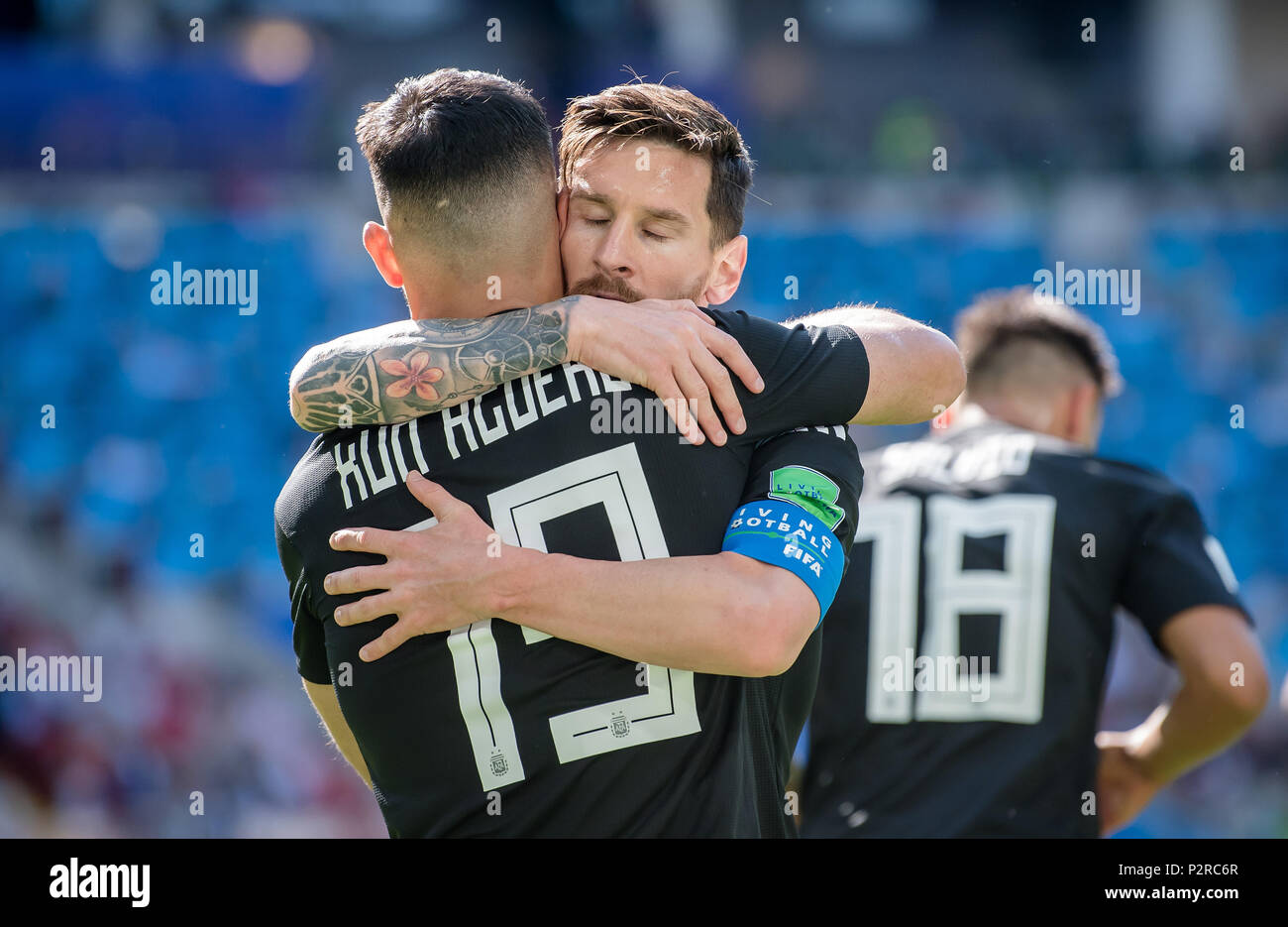 Moscow, Russland. 16th June, 2018. goaljubel Sergio Kun Agueero (Aguero) Argentina after his goal to 1: 0 with Lionel Messi GES/Football/World Cup 2018 Russia: Argentina - Iceland, 16.06.2018 GES/Soccer/Football/Worldcup 2018 Russia: Argentina vs Iceland, City, June 16, 2018 | usage worldwide Credit: dpa/Alamy Live News Stock Photo