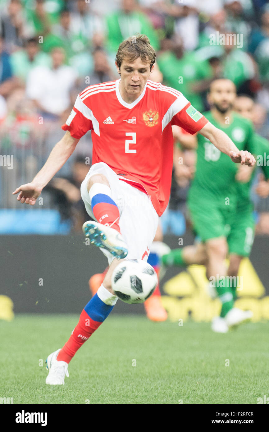 Mario FERNANDES (RUS) with Ball, individual action with ball, action, full figure, portrait, Russia (RUS) - Saudi Arabia (KSA) 5: 0, preliminary round, group A, match 1, on 14.06.2018 in Moscow; Football World Cup 2018 in Russia from 14.06. - 15.07.2018. | usage worldwide Stock Photo