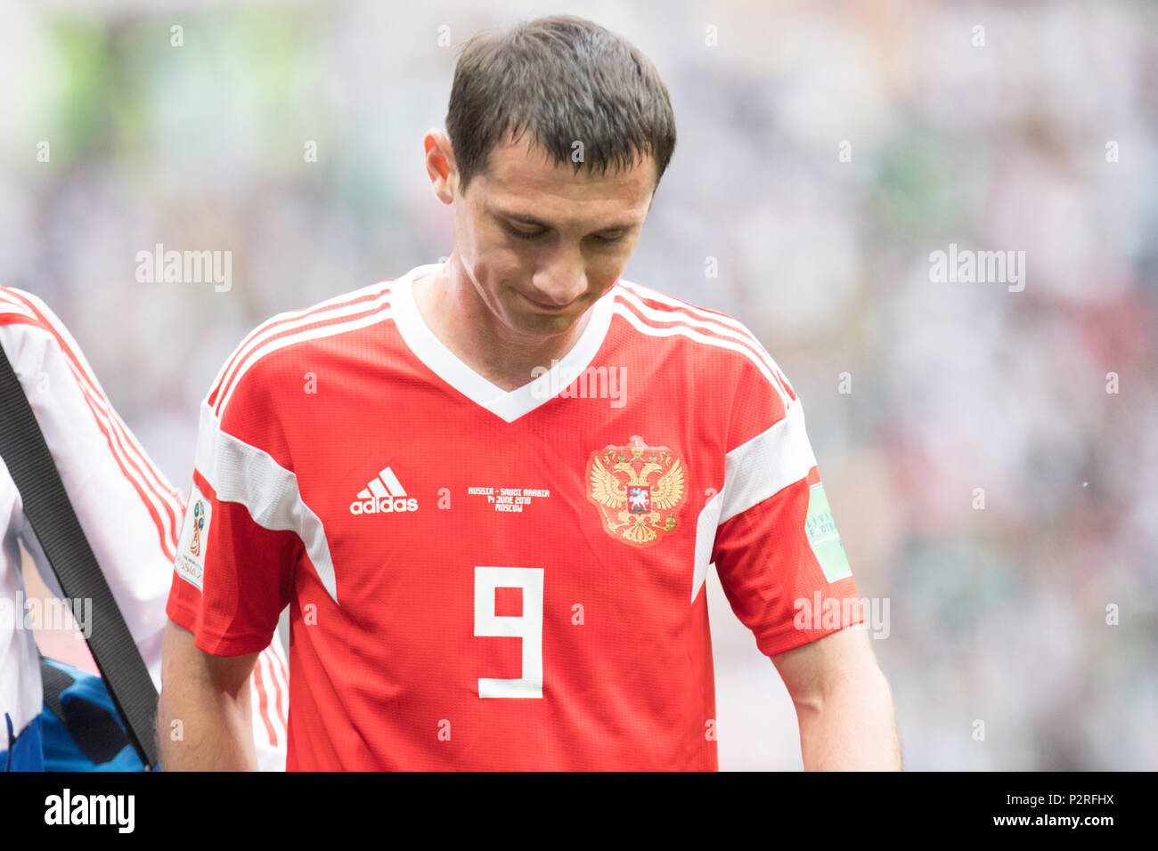 Moscow, Russland. 14th June, 2018. Alan DZAGOEV (RUS) has been injured and has to be replaced, injury, substitution, bust, Russia (RUS) - Saudi Arabia (KSA) 5: 0, preliminary round, Group A, Game 1, on 14.06.2018 in Moscow; Football World Cup 2018 in Russia from 14.06. - 15.07.2018. | usage worldwide Credit: dpa/Alamy Live News Stock Photo