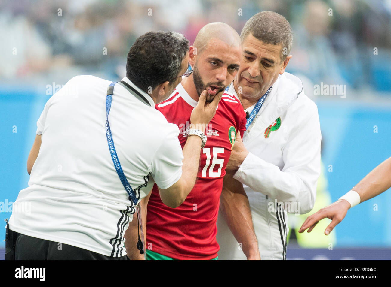 Noureddine AMRABAT (mi., MAR) has to be substituted, half figure, half figure, wounded, injury, exchange, Morocco (MAR) - Iran (IRN) 0: 1, Preliminary Round, Group B, Game 4, on 15.06.2018 in St .Petersburg; Football World Cup 2018 in Russia from 14.06. - 15.07.2018. | usage worldwide Stock Photo