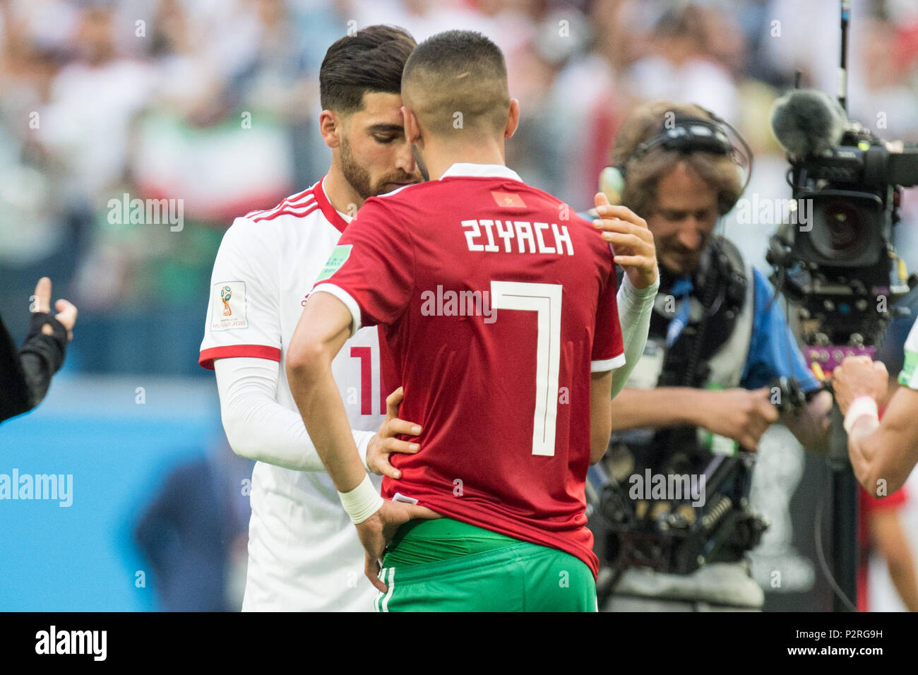Alireza JAHANBAKHSH (left, IRN) talks to Hakim ZIYACH (MAR), comforting, comforting, comforting, talking, half figure, half figure, Morocco (MAR) - Iran (IRN) 0: 1, Preliminary Round, Group B, Game 4, on 15.06.2018 in St.Petersburg; Football World Cup 2018 in Russia from 14.06. - 15.07.2018. | usage worldwide Stock Photo