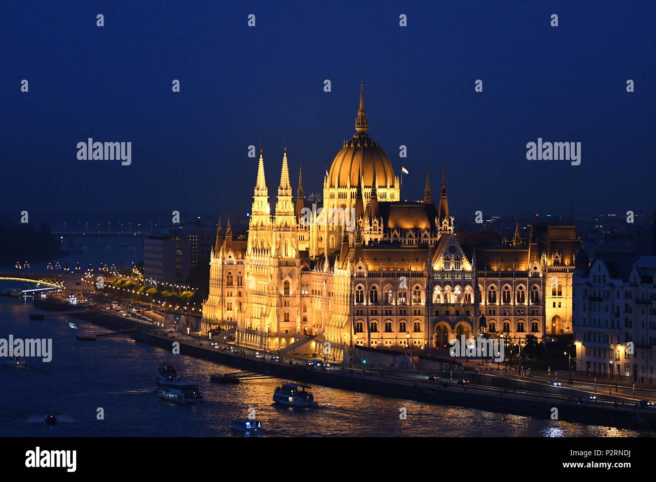 View hungarian parliament chain hi-res stock photography and images - Alamy