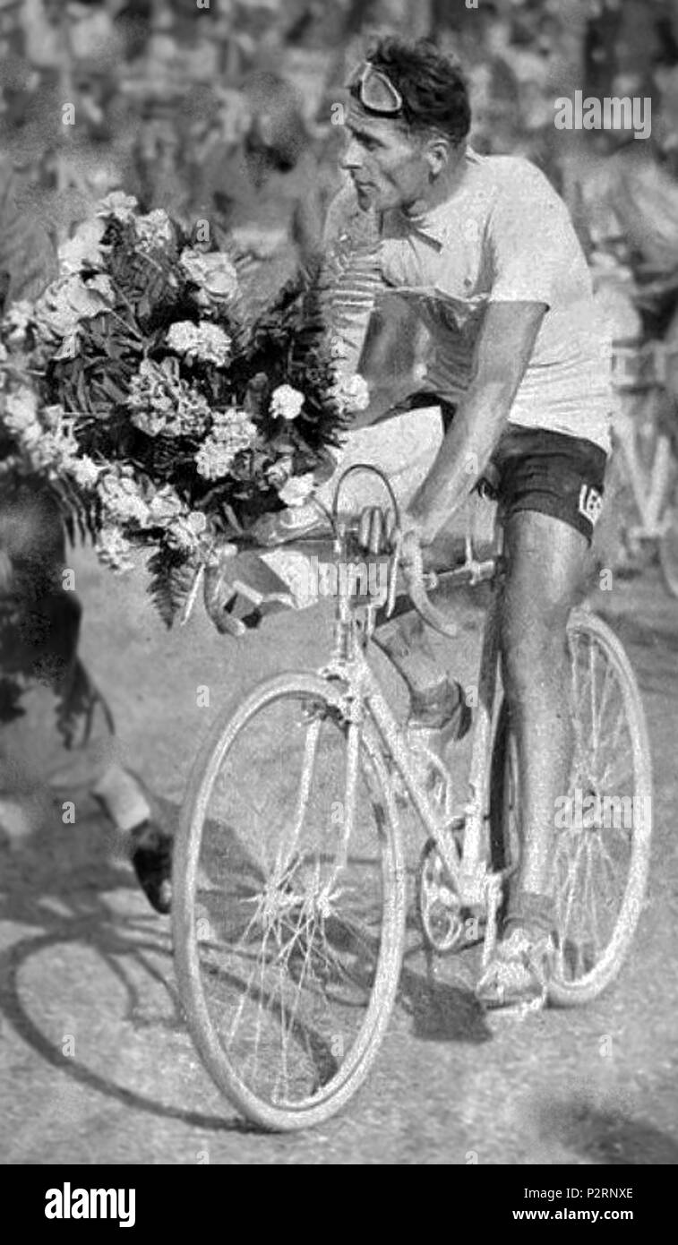 alfredo ciclista giro d'onore sulla canna della bicicletta