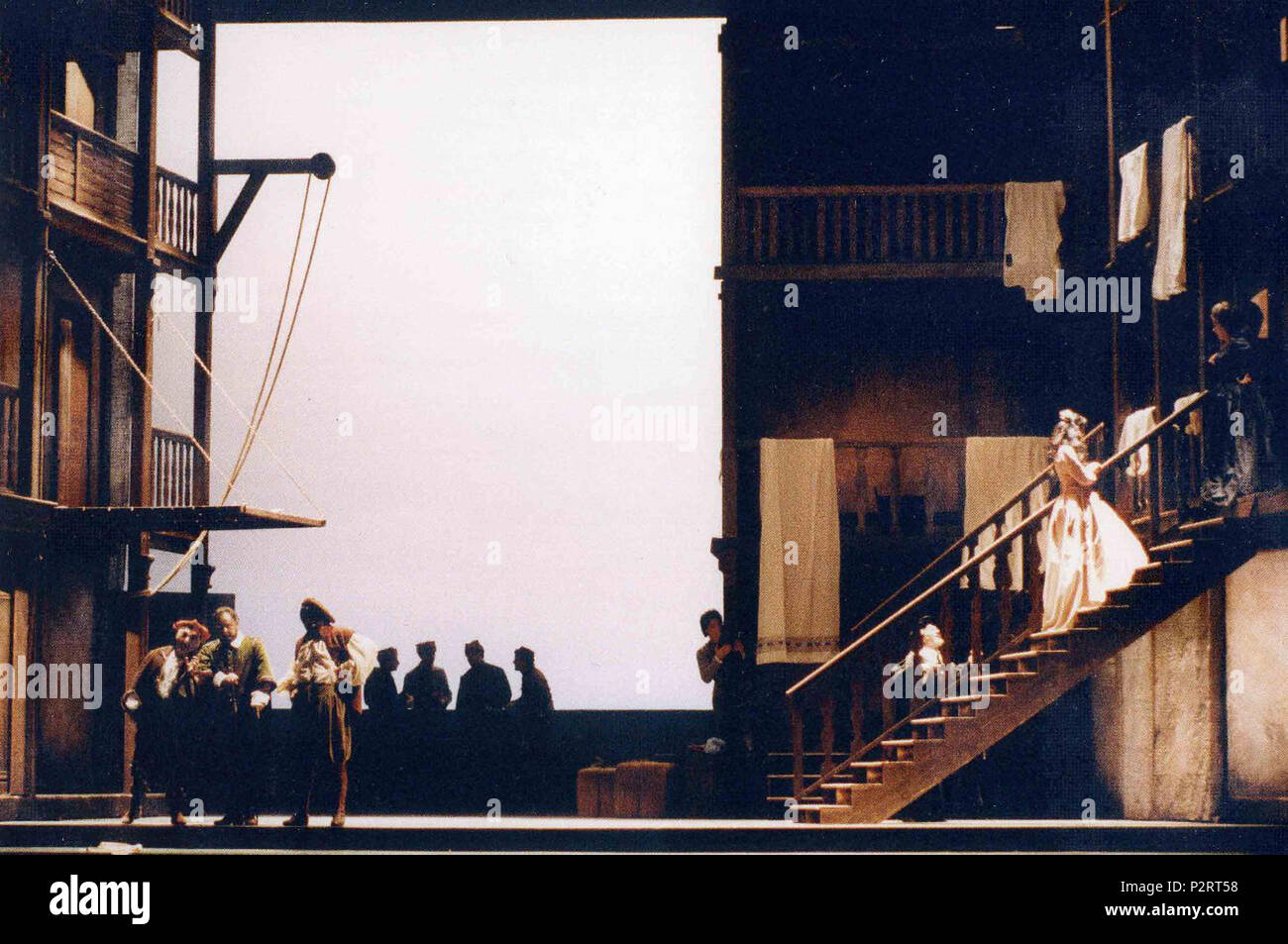 . Italiano: Giuseppe Verdi, Falstaff (Modena, 1987) Regia di Göran Järvefelt, scenografia di Koki Fregni, costumi di Nica Magnani . 1987. Mutina Eventi 27 Falstaff (Modena 1987) - 01 Stock Photo
