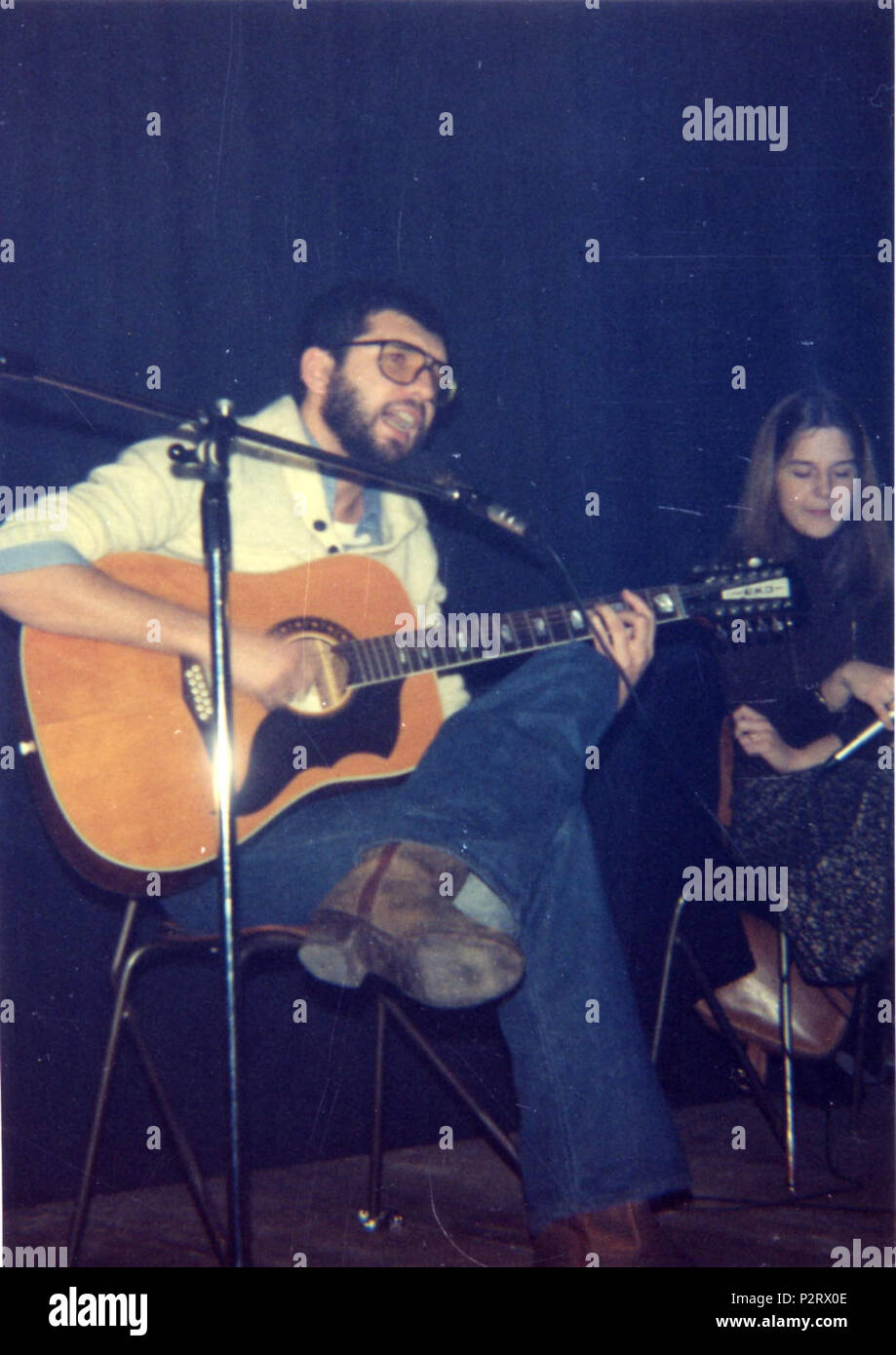 . Italiano: Carlo Venturino e Cristina Constantinescu in un concerto degli Amici del Vento. 1977. Unknown 6 Amici del Vento 05 Stock Photo