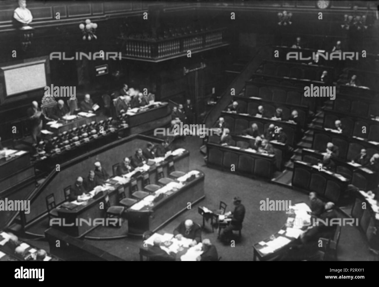 . Italiano: Aula del Senato . 1900 (circa). Alinari 9 Aula del Senato Stock Photo