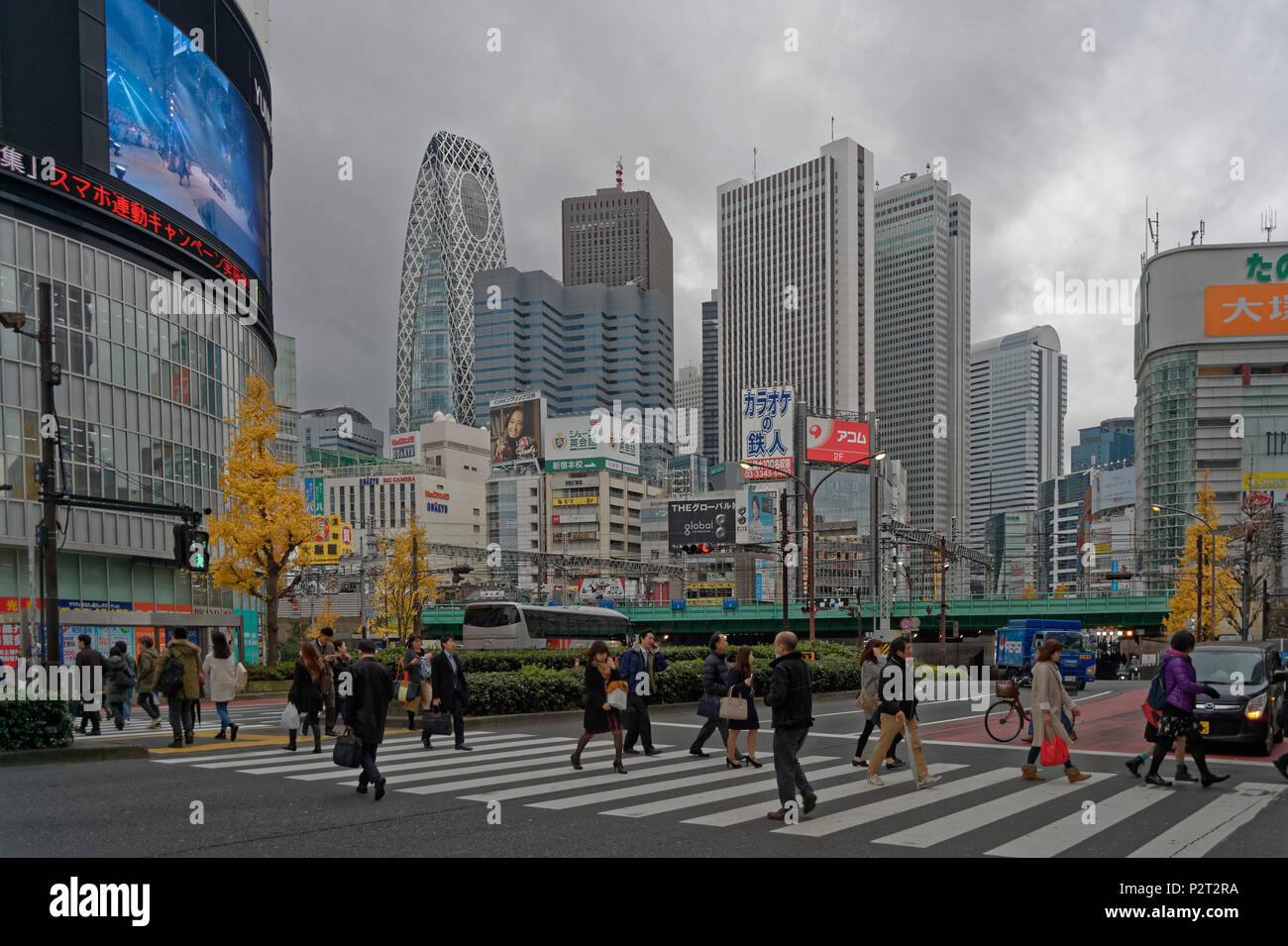 Shinjuku street hi-res stock photography and images - Alamy
