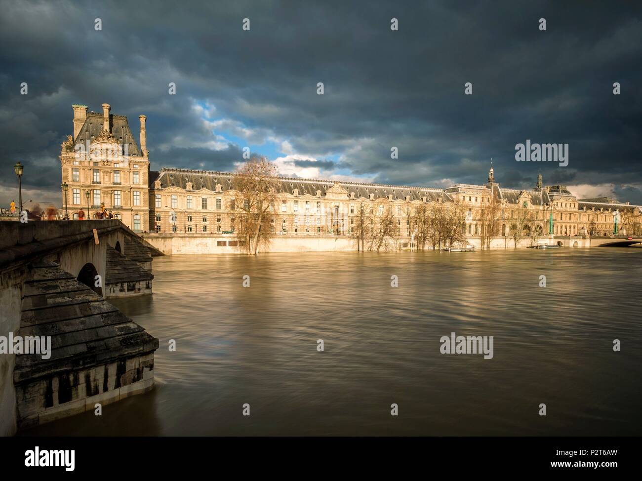 France, Paris, the banks of the Seine river listed as World Heritage by UNESCO, flood of the Seine river (january 2018), Royal bridge and Le Louvre Museum Stock Photo