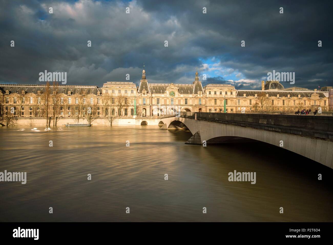France, Paris, the banks of the Seine river listed as World Heritage by UNESCO, flood of the Seine river (january 2018), Carrousel bridge and Le Louvre Museum in the background Stock Photo