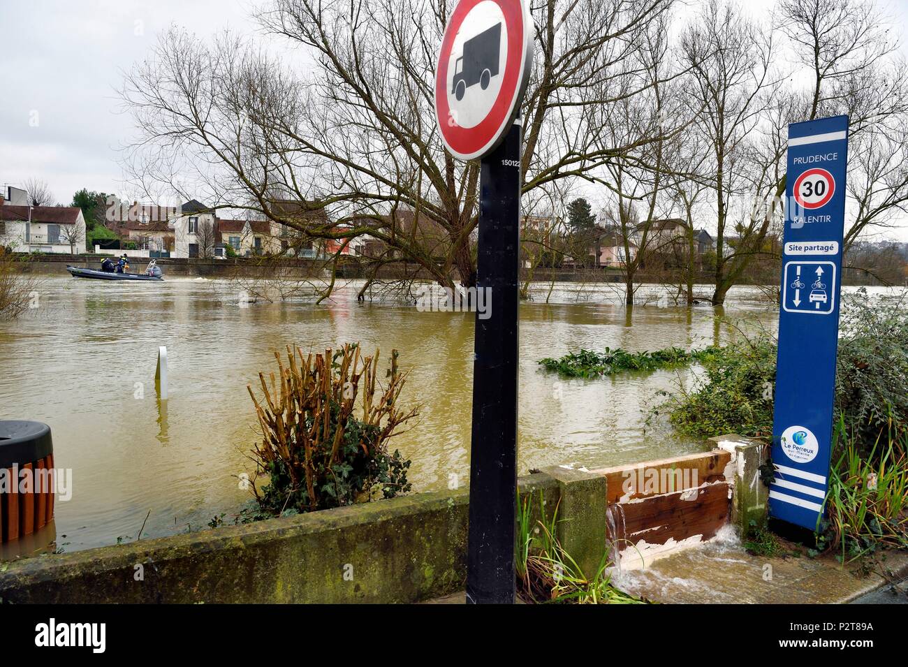 France, Val de Marne, Le Perreux-sur-Marne, the Marne riverside flooded Stock Photo