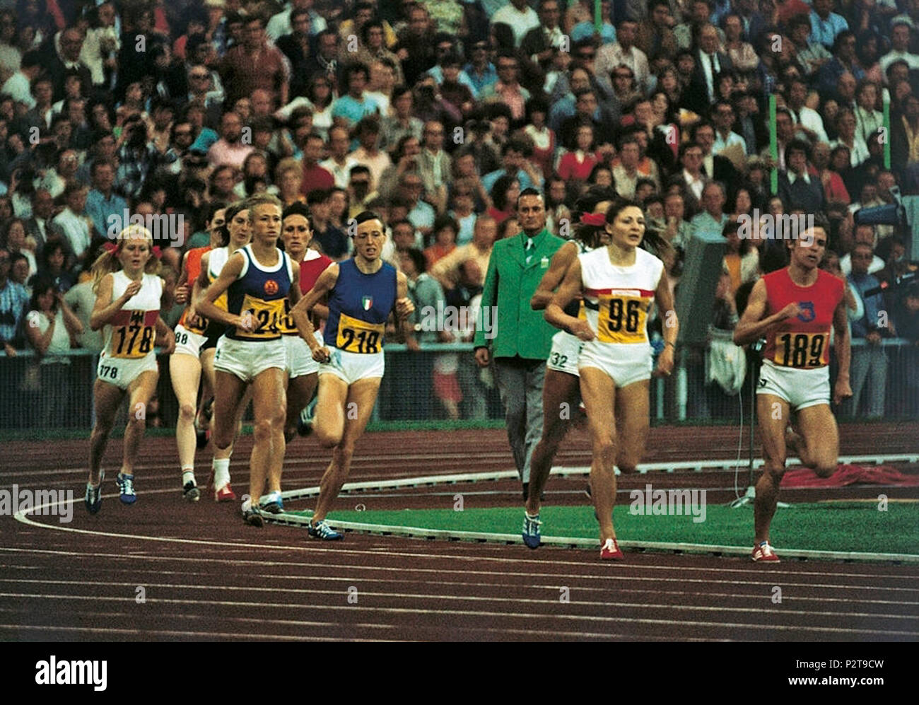 . The Italian middle-distance runner Paola Pigni during the 1500 meters final race. She eventually finished third and won a bronze medal. Next to her, from the left, Ilja Keizer-Laman and Berny Boxem-Lenferink (Holland), Jenny Orr (Australia), Karin Burneleit (East Germany), Tamara Pangelova (USSR), Gunhild Hoffmeister (East Germany) e Sheila Taylor-Carey (UK). On the right, hardly visible, the winner of the race, Lyudmila Bragina (USSR). Munich, September 9, 1972. 7 Jennifer Orr 96 Sheila Carey, 124 Karin Krebs, 132 Gunhild Hoffmeister, 178 Ellen Tittel, 188 Berny Boxem, 189 Ilja Keizer-Laman Stock Photo