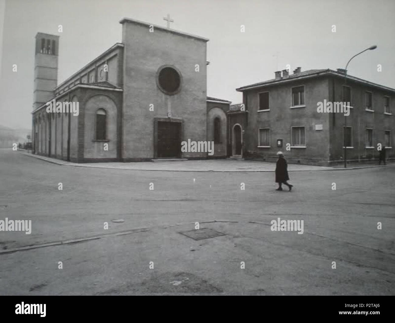 . English Nuovo' (Verona, Italy), in a photograph of 1970. The