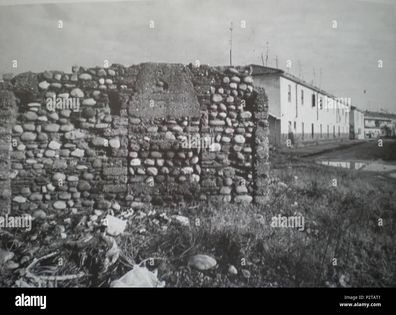 . English Nuovo' (Verona, Italy), in a photograph of 1970. The