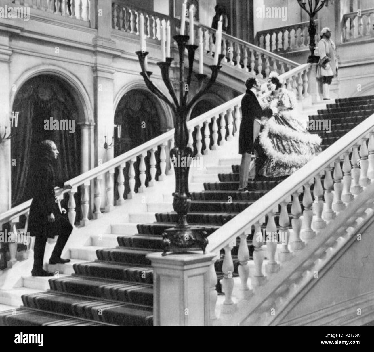 . Italiano: Foto di scena del film Casta Diva (1935), regia di Carmine Gallone. Fonte: Francesco Savio, Ma l'amore no Sonzogno, Milano 1975, pag.69. . Unknown 17 Casta Diva 1935 Stock Photo