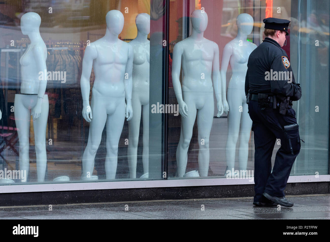 Store dummies hi-res stock photography and images - Alamy
