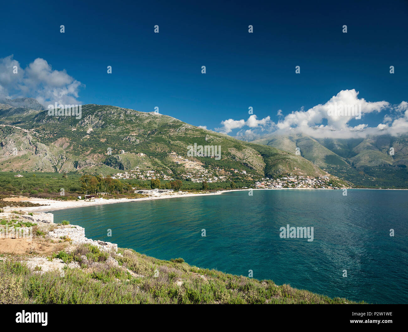 Accor titel Mysterium ionian mediterranean sea coast beach landscape of Southern Albania north of  Sarande on road to Vlore Stock Photo - Alamy