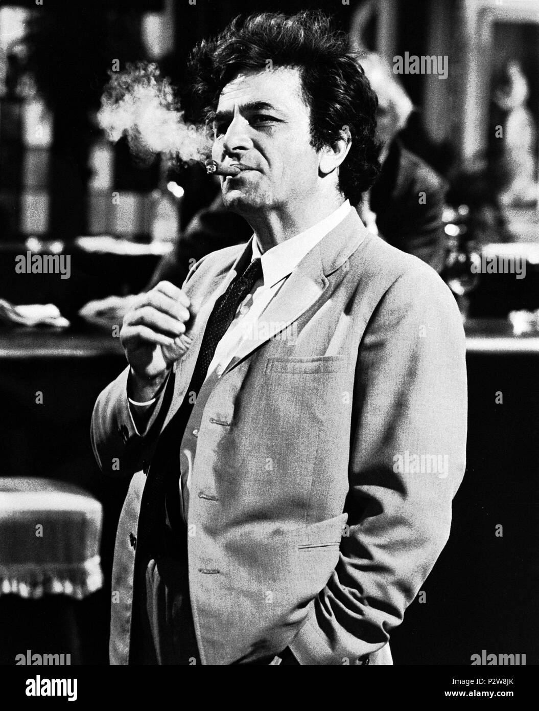 Peter falk columbo smoking Black and White Stock Photos & Images Alamy