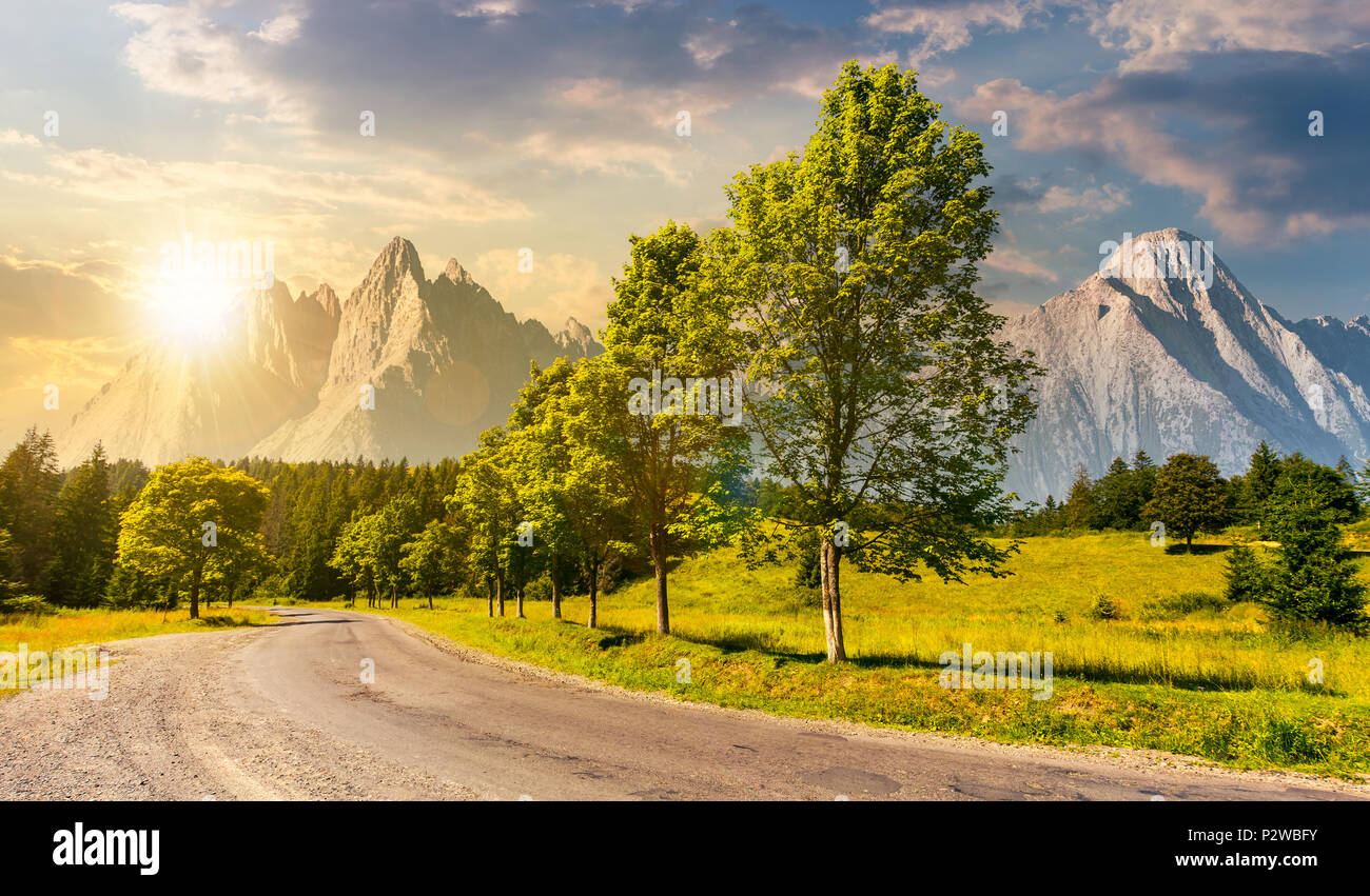 Asphalt road rocky mountains hi-res stock photography and images - Alamy