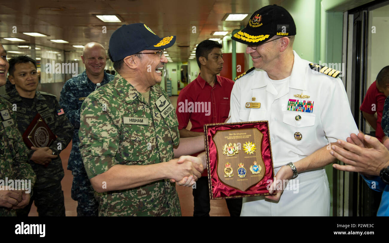 160804-N-QW941-368 KUANTAN, Malaysia (Aug 4, 2016) Dato’ Seri Hishammuddin Tun Hussein (left), Minister of Defense, Malaysia, presents a gift to Capt. Tom Williams, mission commander, Pacific Partnership 2016, aboard hospital ship USNS Mercy (T-AH 19). While aboard Mercy, Hishammuddin met with Pacific Partnership personnel, toured the ship and participated in a press conference. This is the first time Mercy and Pacific Partnership have visited Malaysia. During the mission stop partner nations work side-by-side with local military and civilian organizations in a search and rescue exercise, civi Stock Photo