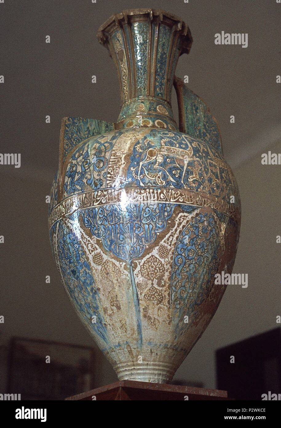 JARRON ARABE DE LAS GACELASVISTA GENERAL. Location ALHAMBRAMUSEO
